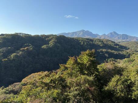 秋の山並みと澄んだ空気 山,青空,自然の写真素材