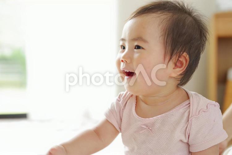 無邪気に笑う赤ちゃんポートレート 赤ちゃん,ベビー,かわいいの写真素材