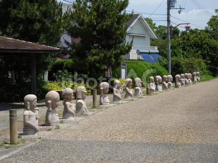 喜瀬川右岸の遊歩道（播磨町大中１丁目） 喜瀬川,遊歩道,埴輪風の写真素材
