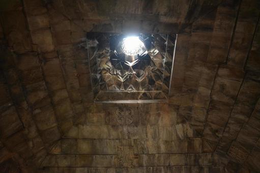 アルメニアの修道院の天井 天井,天窓,光の写真素材