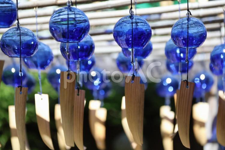 青い風鈴3 風鈴,沢山の風鈴,ガラス風鈴の写真素材