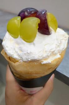 期間限定秋のクレープ 期間限定秋のクレープ 食べ物,クレープ,生クリームの写真素材
