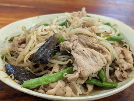 夏野菜と豚肉炒め 夏野菜と豚肉炒め 夏野菜,ナス,インゲンの写真素材