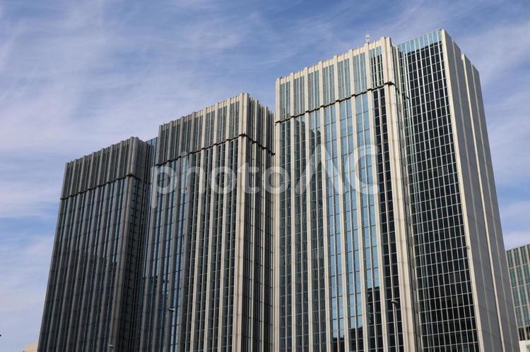 青空と雲と高層ビルのある街並み 青空,雲,空の写真素材