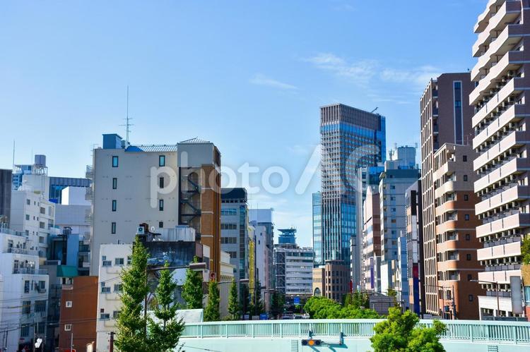 夏の青空と神戸の街並み ビル,街並み,オフィスの写真素材