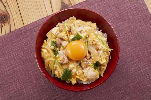 親子丼 卵黄のせ 親子丼 卵黄のせ 親子丼,丼,真俯瞰の写真素材