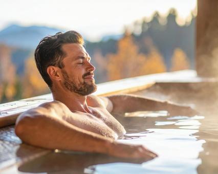 リラックスする男性 リラックスする男性の写真