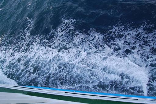 海 海 海,船,波の写真素材