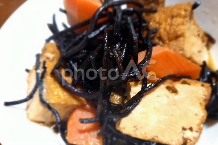 おかず　ひじき　人参　上げ豆腐 おかず,食べ物,ふじきの写真素材