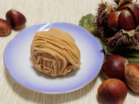 栗とモンブランケーキ 秋のイメージ,生栗,モンブランの写真素材