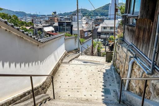 遠くの山々も美しい石畳の階段と坂道の尾道 遠くの山々も美しい石畳の階段と坂道の尾道 尾道,坂道,階段の写真素材