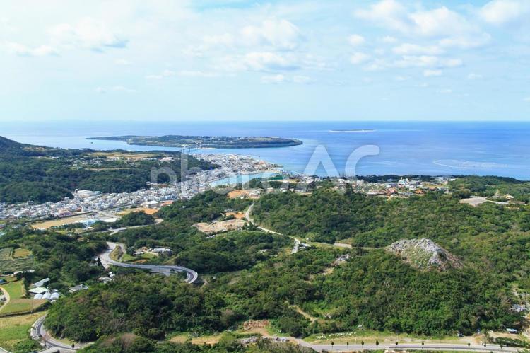 沖縄県　本部町の全景 沖縄,本部町,海の写真素材