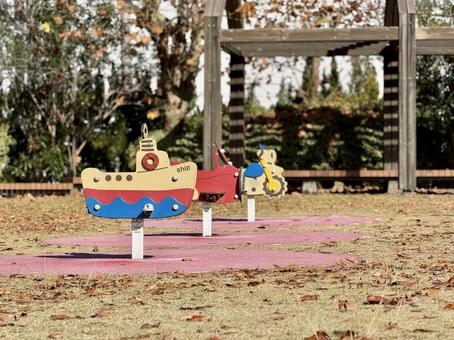 秋の昼間　福井少年運動公園　遊具 秋,原っぱ,ちびっ子の写真素材