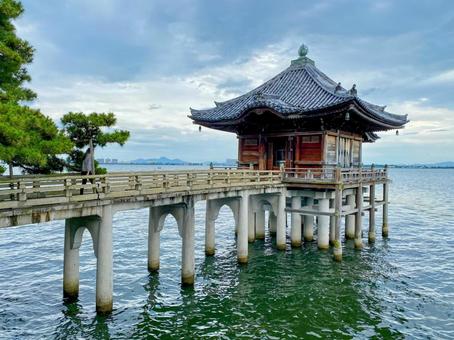 Photo, lake biwa, floating church, shiga prefecture, 