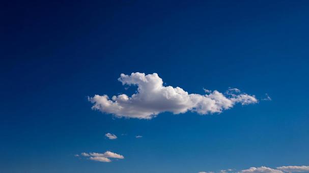 どこまでも続く澄み切った青い空 どこまでも続く澄み切った青い空の写真