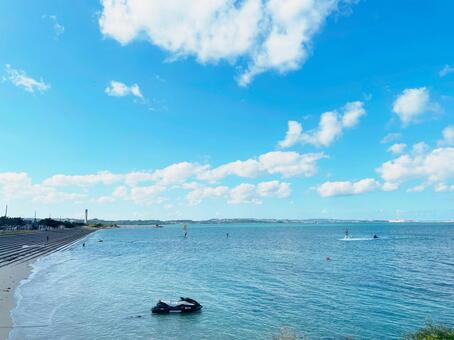 海から見た青空 海,青空,風景の写真素材
