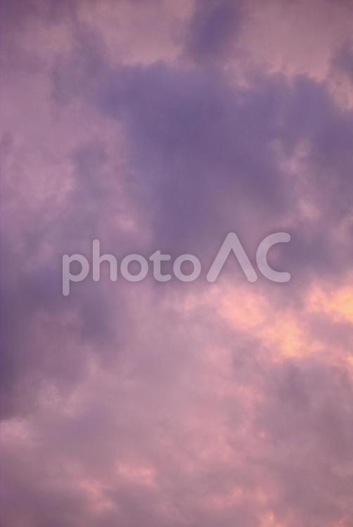 夏の夕焼け 空,雲,夕焼けの写真素材