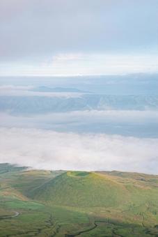 熊本県　杵島岳から望む米塚 熊本県,熊本,九州の写真素材