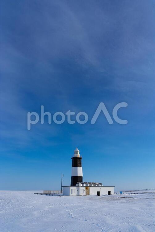 流氷と灯台 能取岬,網走,北海道の写真素材