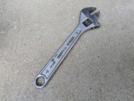 使いなじんだモンキーレンチ 道具,モンキーレンチ,レンチの写真素材