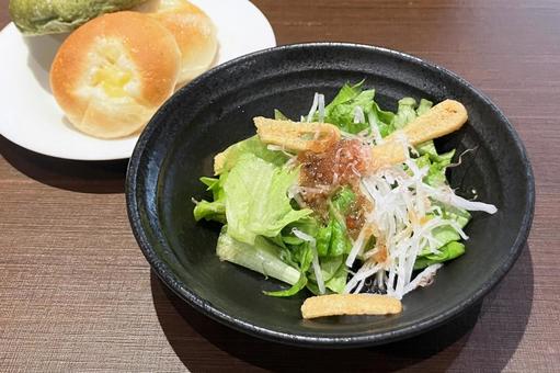 サラダとパン サラダ,パン,レタスの写真素材