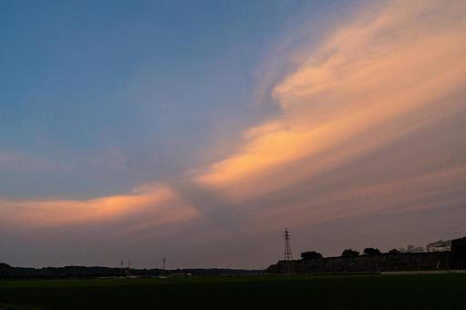田舎の田園風景と夕焼けの写真
