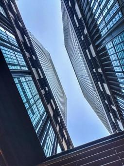 日本橋コレド室町の街路からビルを見上げる ビルディング,都会,東京都の写真素材