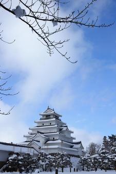 雪の積もった鶴ヶ城 雪の積もった鶴ヶ城 城,雪,冬の写真素材