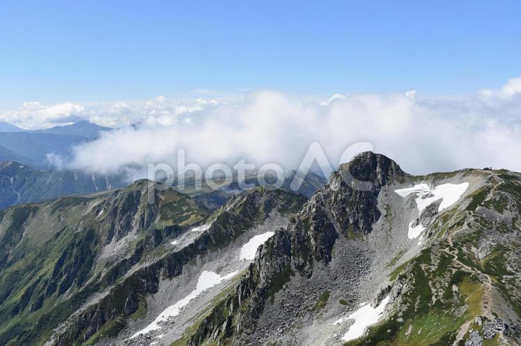 立山の登山風景（黒部アルペンルート） 雄山,立山,北アルプスの写真素材