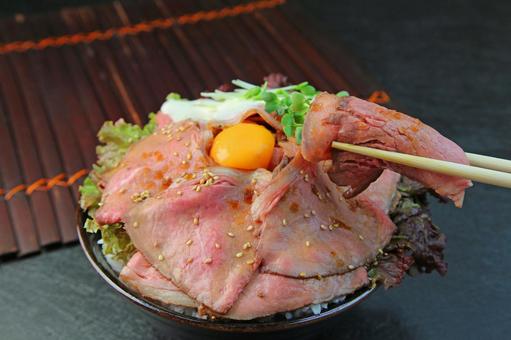 ローストビーフ丼 ローストビーフ丼 ローストビーフ丼,ローストビーフ,肉料理の写真素材