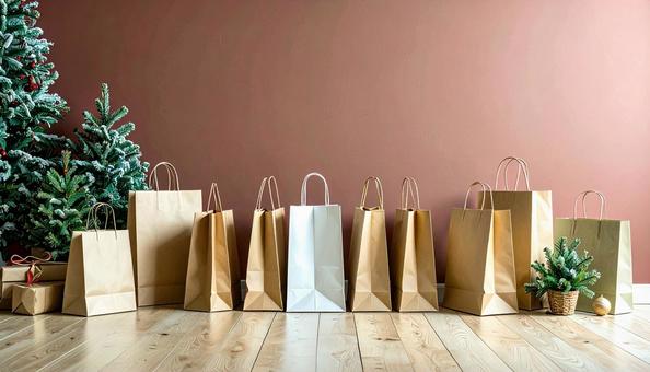 シンプルな紙袋と室内のミニツリーの写真