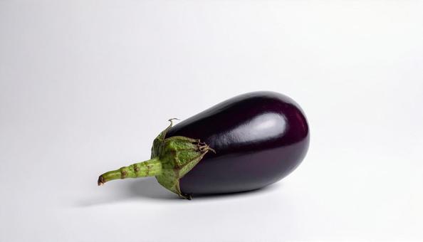 白い背景になす 白い背景になすの写真