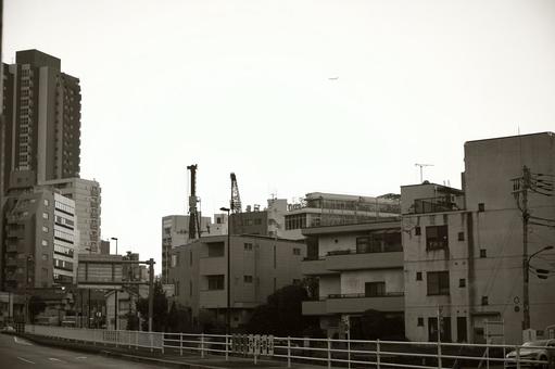 都会の空と並ぶ雑然とした建物 町並み,住宅,家屋の写真素材