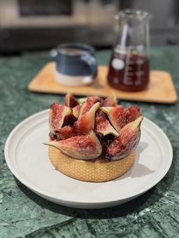 イチジクのタルトとコーヒー イチジクのタルトとコーヒー タルト,ケーキ,イチジクの写真素材