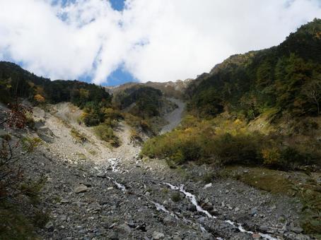 大門沢登山道 白根三山,北岳,間ノ岳の写真素材