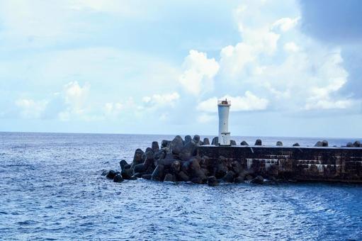 沖縄・与那国島の久部良港 沖縄・与那国島の久部良港の写真