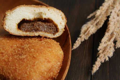 カレーパンのアップ カレーパンのアップ カレーパン,パン,揚げパンの写真素材