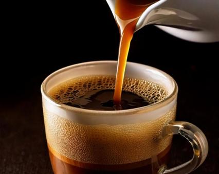 コーヒーを注ぐ コーヒーを注ぐの写真