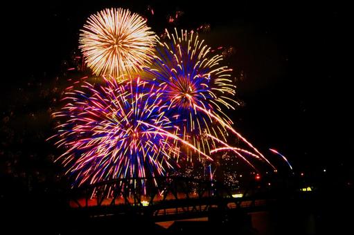 夏の思い出に　祭りの明かりの写真