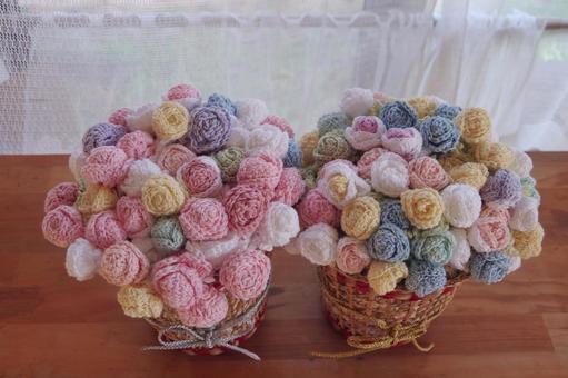 薔薇の手編みのブランケット 薔薇の手編みのブランケット 薔薇のブランケット,手作りブランケット,二個の写真素材
