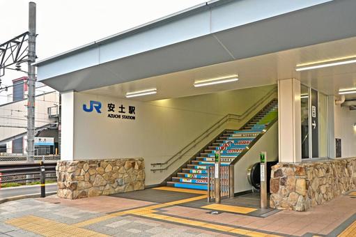 滋賀・近江八幡市 JR安土駅 南口 滋賀・近江八幡市 JR安土駅 南口 安土駅,jr安土駅,駅舎の写真素材