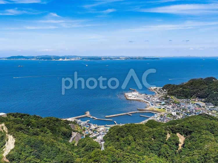 鋸山山頂駅展望台から金谷港と対岸の久里浜 鋸山ロープウェー山頂駅展望台,金谷港,金谷漁港の写真素材