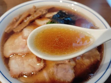 醤油ラーメン 醤油ラーメンの写真