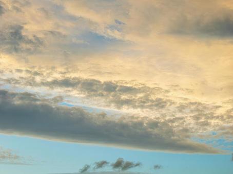 夕暮れの、うろこ雲 夕暮れの、うろこ雲の写真