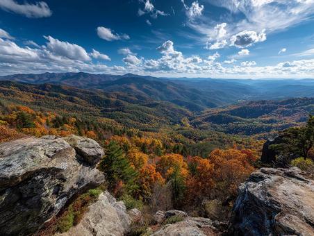 雄大な秋の山の眺め 雄大な秋の山の眺めの写真