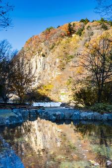 晩秋の材木岩公園⑷ 材木岩,晩秋,紅葉の写真素材