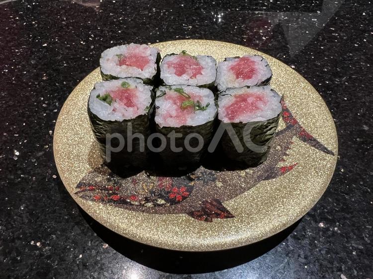 美味しそうな新鮮な鉄火巻き、鮪の巻き寿司 巻き寿司,マグロ,美味しいの写真素材