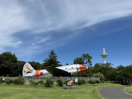 C-46A輸送機と所沢航空記念公園放送塔 C-46A輸送機と所沢航空記念公園放送塔 所沢航空記念公園,所沢,航空公園駅の写真素材