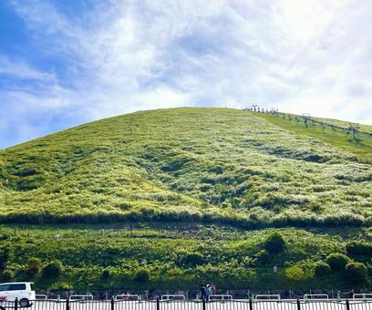 伊東伊豆高原のランドマーク大室山のリフト 伊東伊豆高原のランドマーク大室山のリフト 大室山,リフト,伊豆高原の写真素材