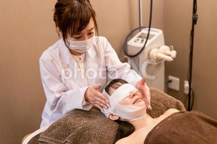 手術の術後（美容外科・形成外科） 整形,整形手術,ダウンタイムの写真素材
